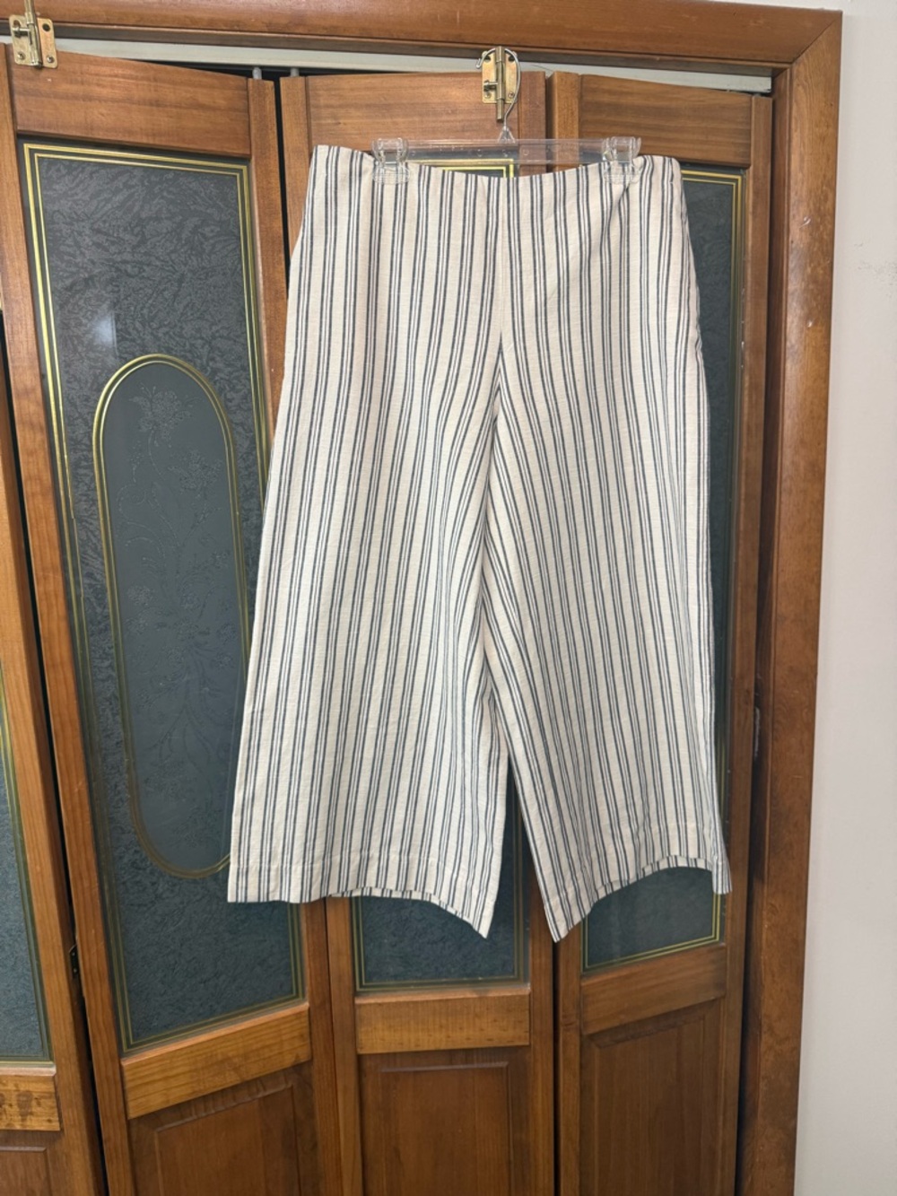 Striped Wide-Leg Cropped Pants - Cream w: Black Stripes Lafayette 148 
LIKE NEW